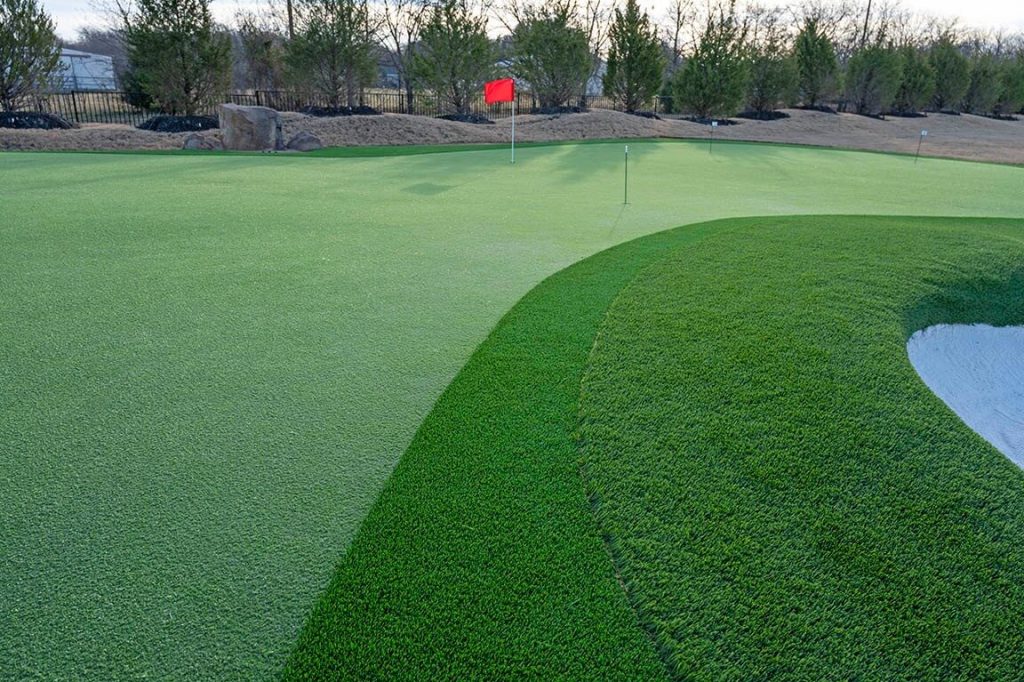 Commercial putting green