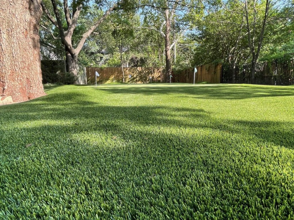 Backyard putting green from premiere greens