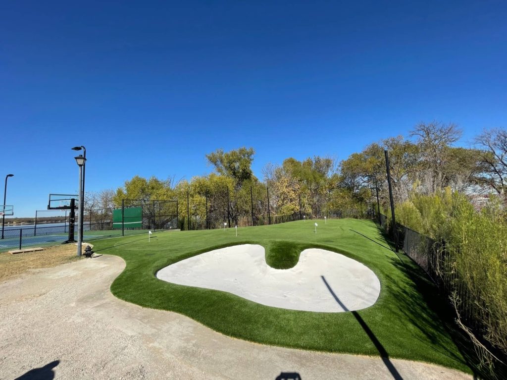 commercial putting green