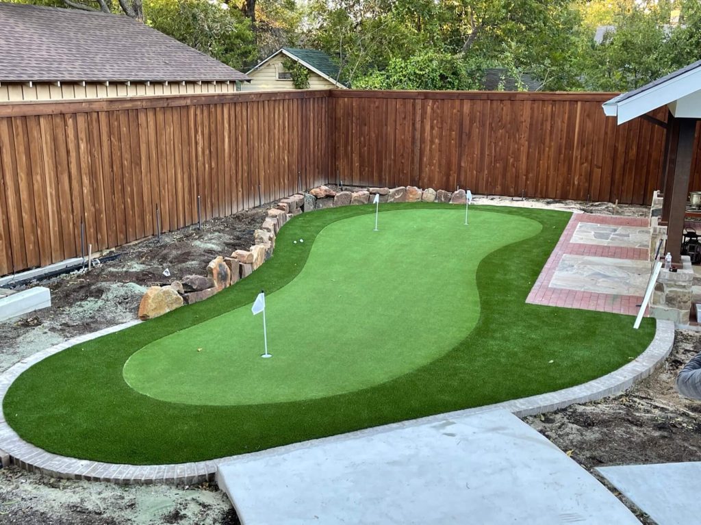 Backyard artificial grass putting green