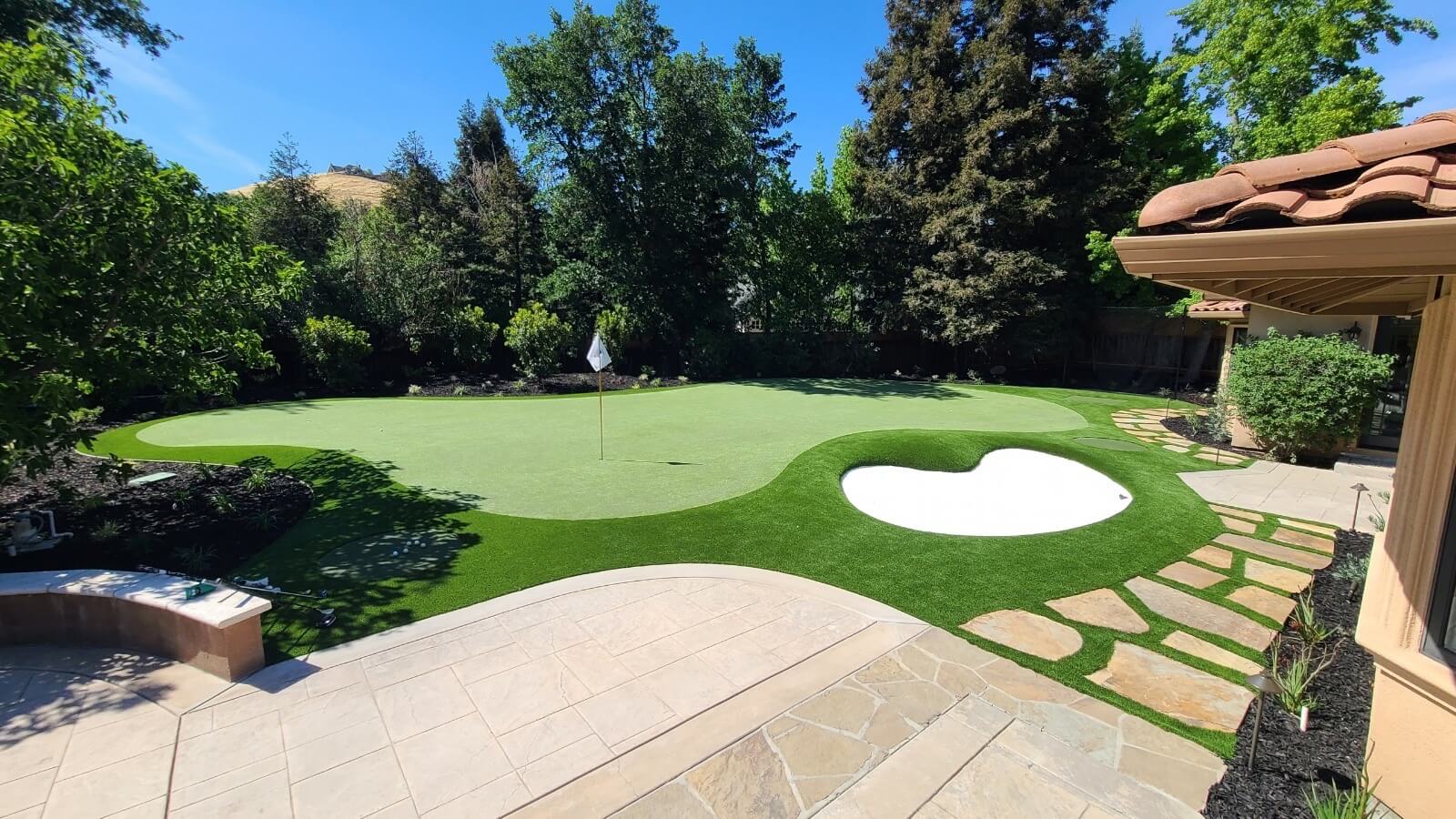 Residential backyard putting green