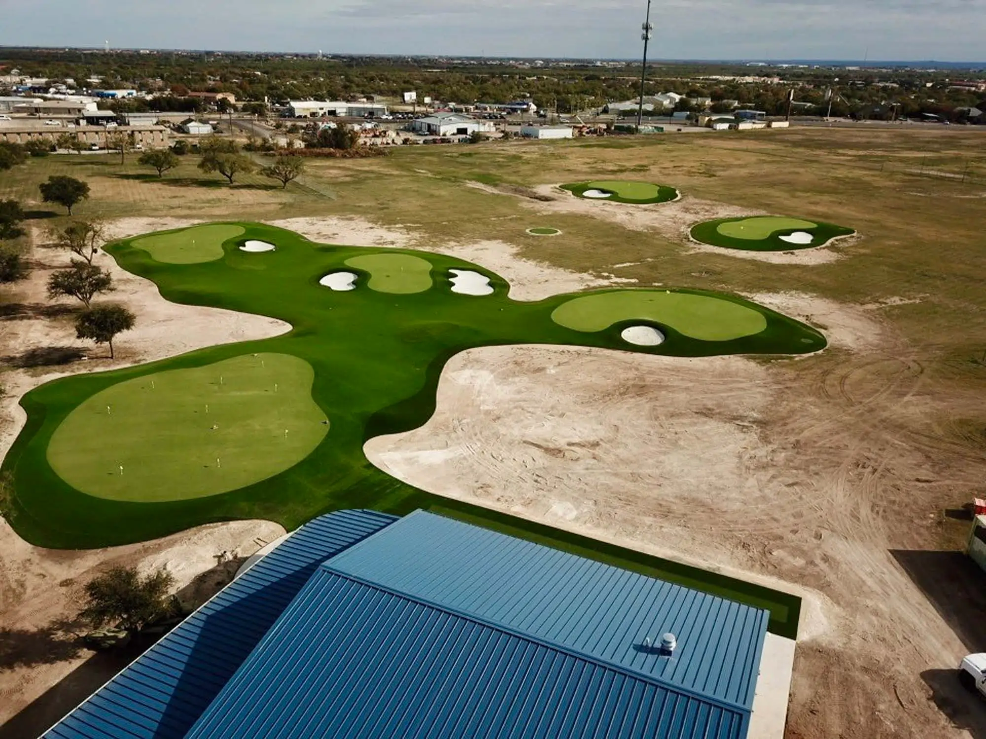 pg-putting-course-artificial-grass Par 3 course